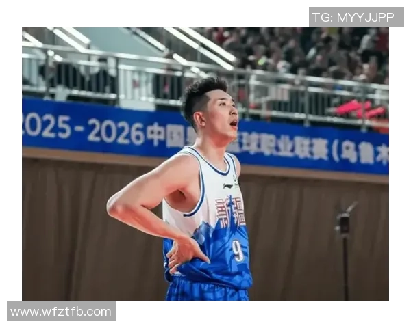 吴冠希在篮球赛场上的崛起与挑战展现了新时代运动员的拼搏精神与团队合作的重要性