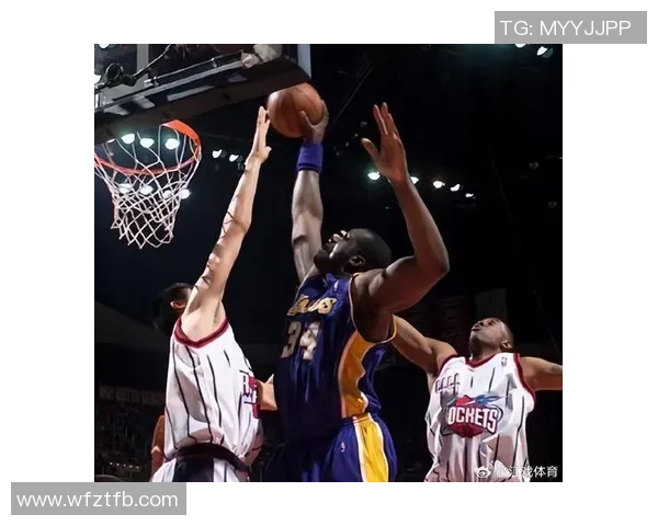 2005年湖人与76人经典对决回顾：传奇球星的巅峰对决与精彩瞬间